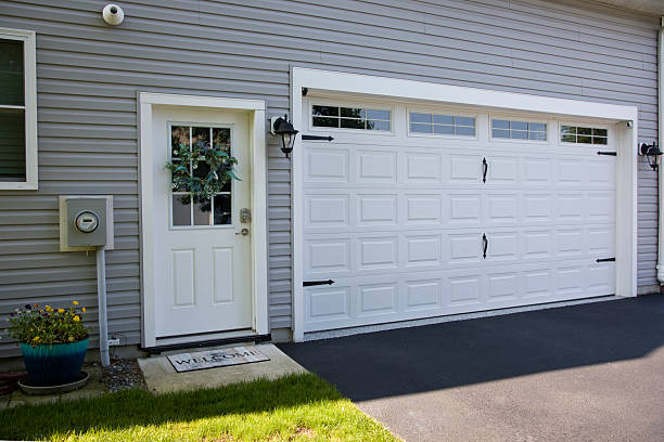 24/7 Emergency Garage Door Panel Replacement experts in Cheval, FL